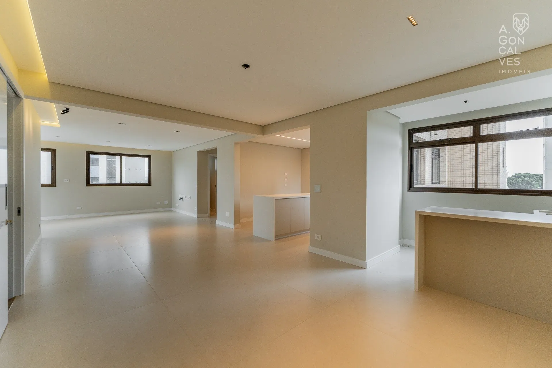 Apartment, 161 m², with floor-to-ceiling windows — photo 4