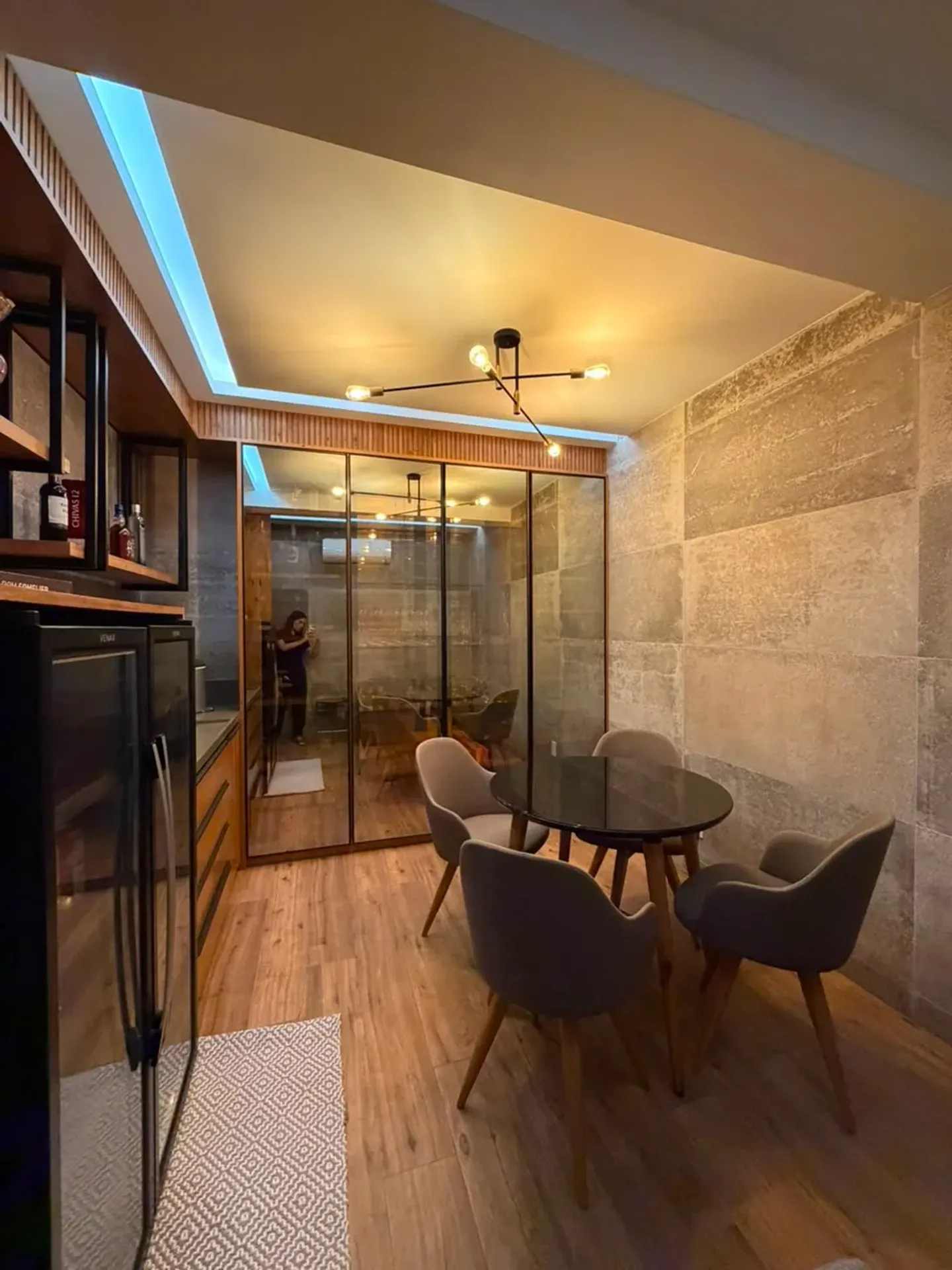 Furnished triplex home with 5 en-suite bedrooms and 600 m² — photo 2