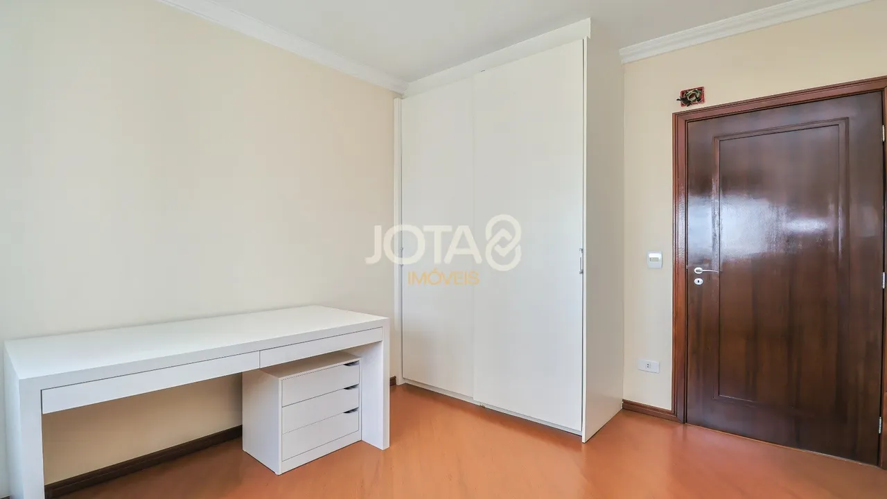 249 m² rental apartment with 3 bedrooms and a suite — photo 18