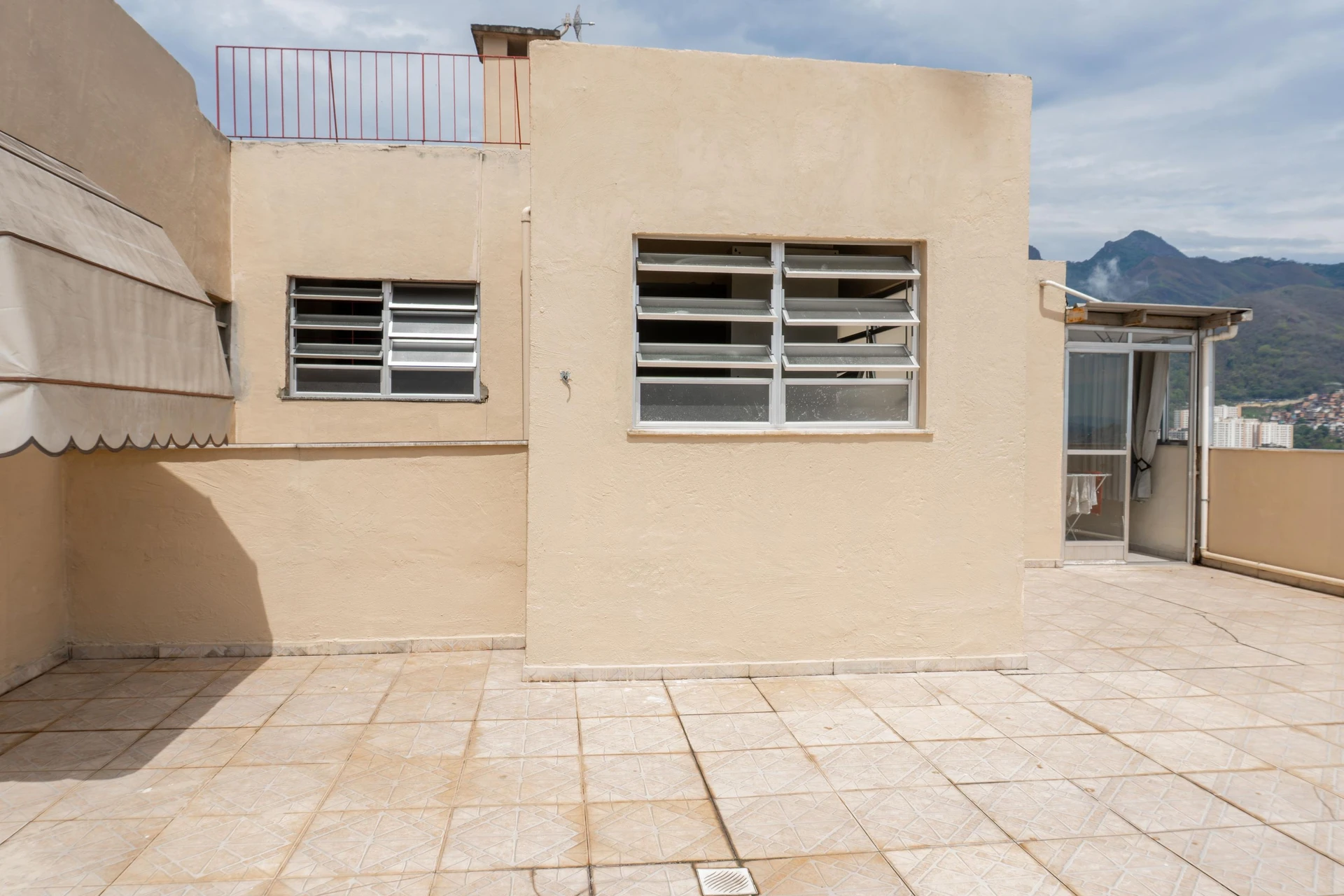 Furnished apartment, 504 m², with a mountain view — photo 13