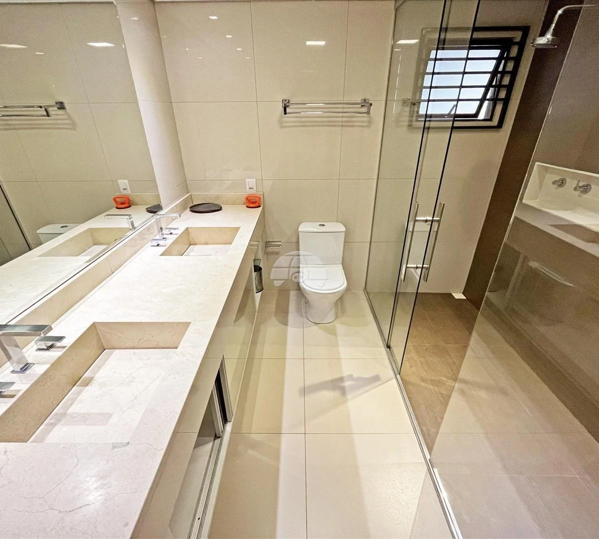 Washing machine in a 5-bedroom house, 280 m² — photo 17