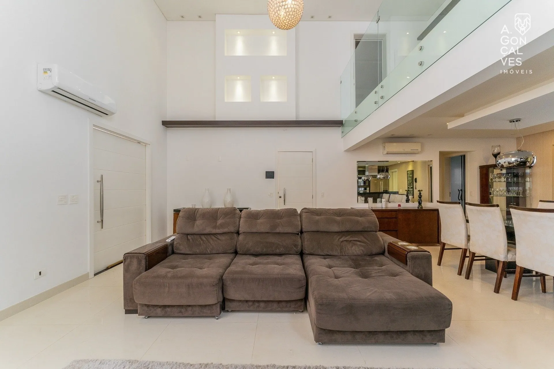 Furnished 4-bedroom house with hot tub and 4 parking spots — photo 6