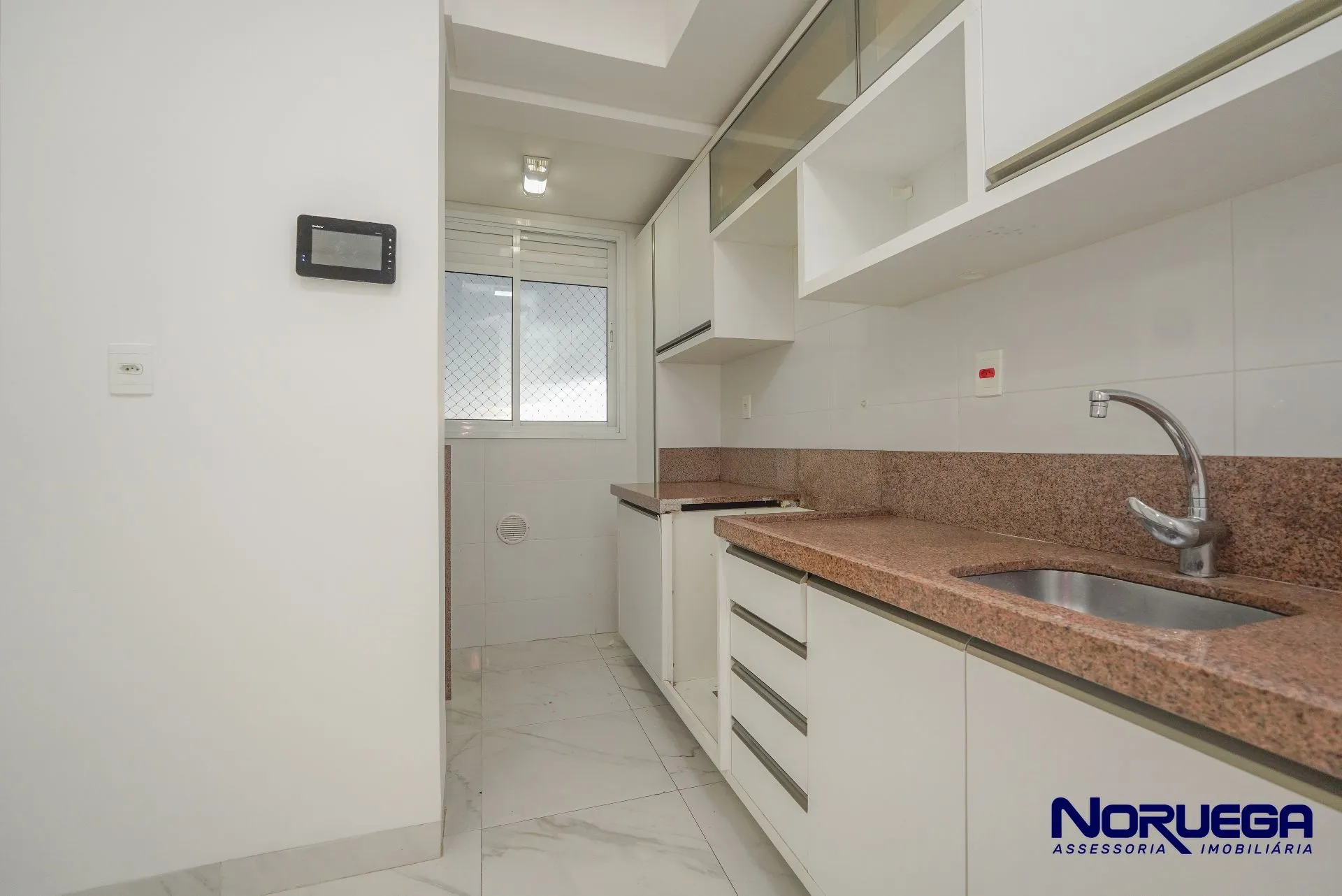 3-bedroom apartment, 1 with its own bathroom, 108 m² — photo 4