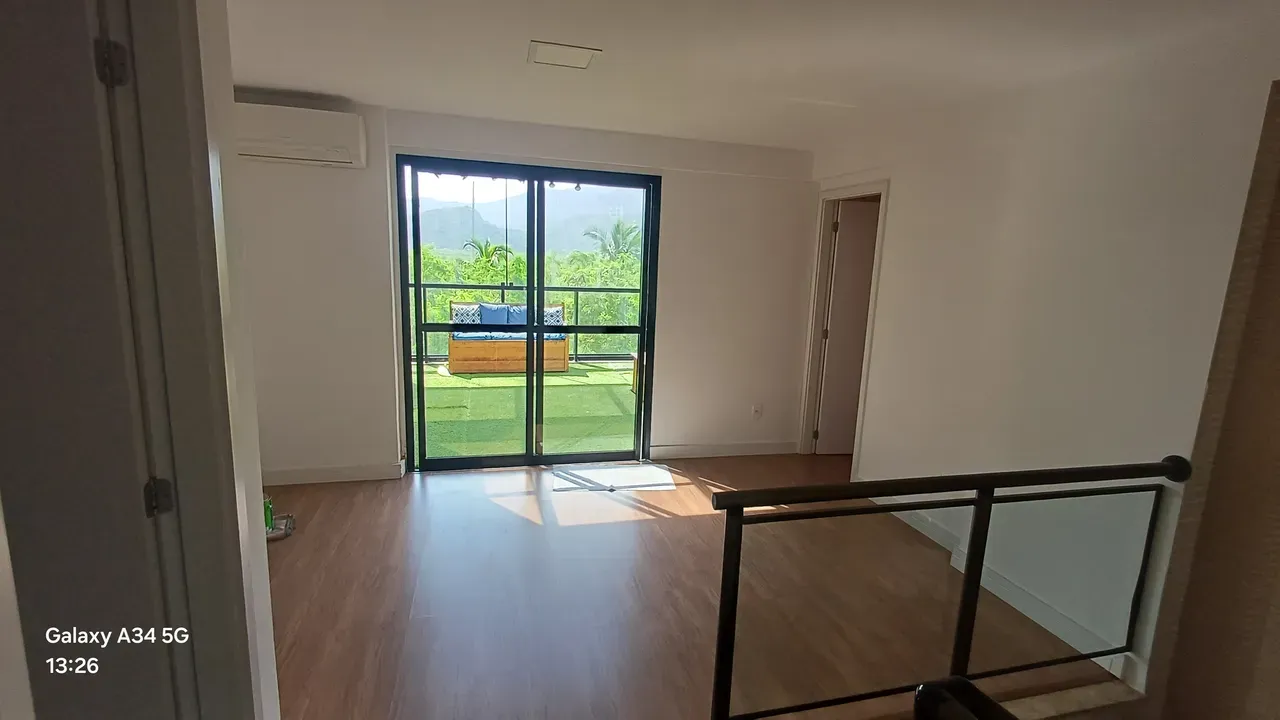 4-bedroom apartment with a mountain view in Rio de Janeiro — photo 19