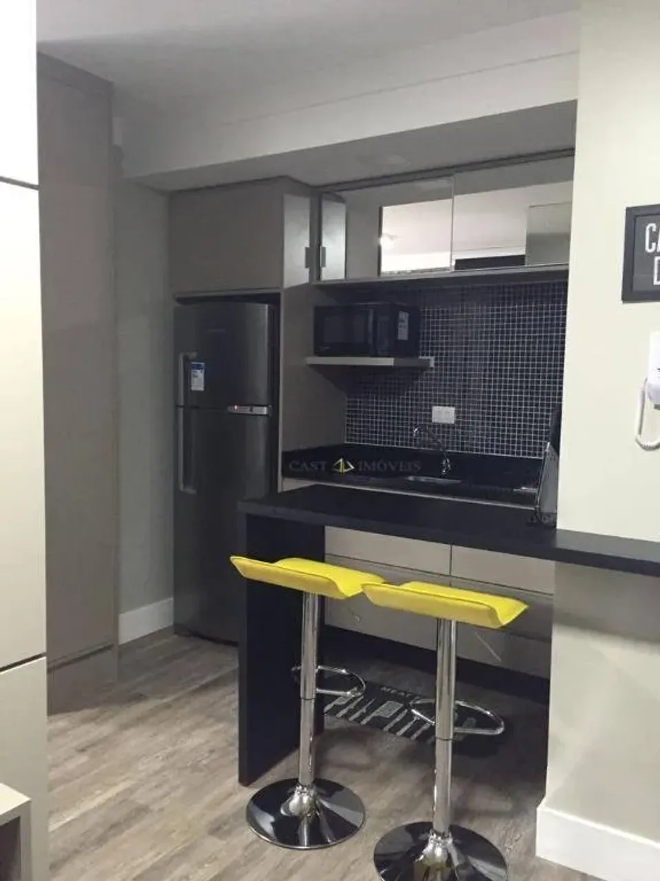 1-bedroom apartment with 1 parking spot and open-plan kitchen — photo 4