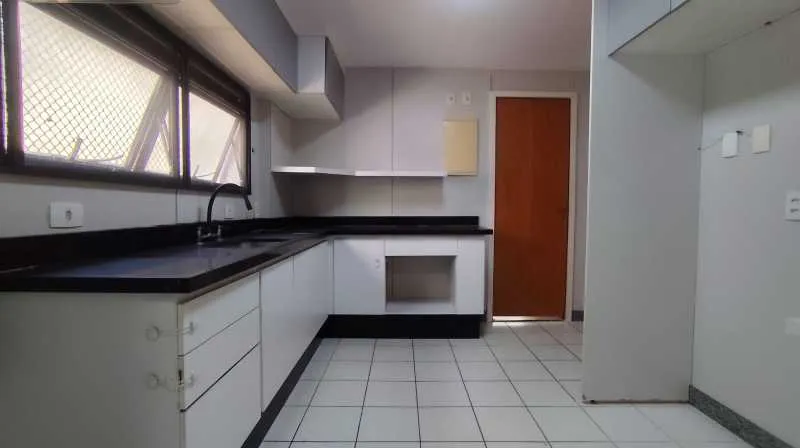 165 m² apartment with 3 bedrooms and 5 bathrooms — photo 27