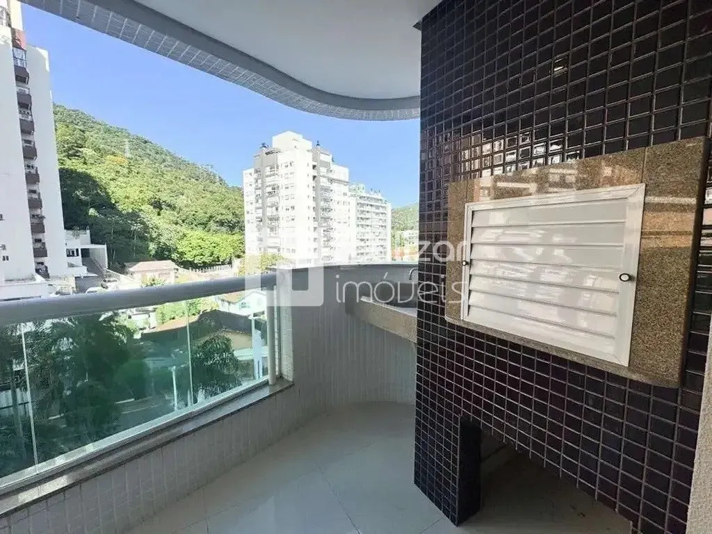 4-bedroom apartment in a building with a pool — photo 26