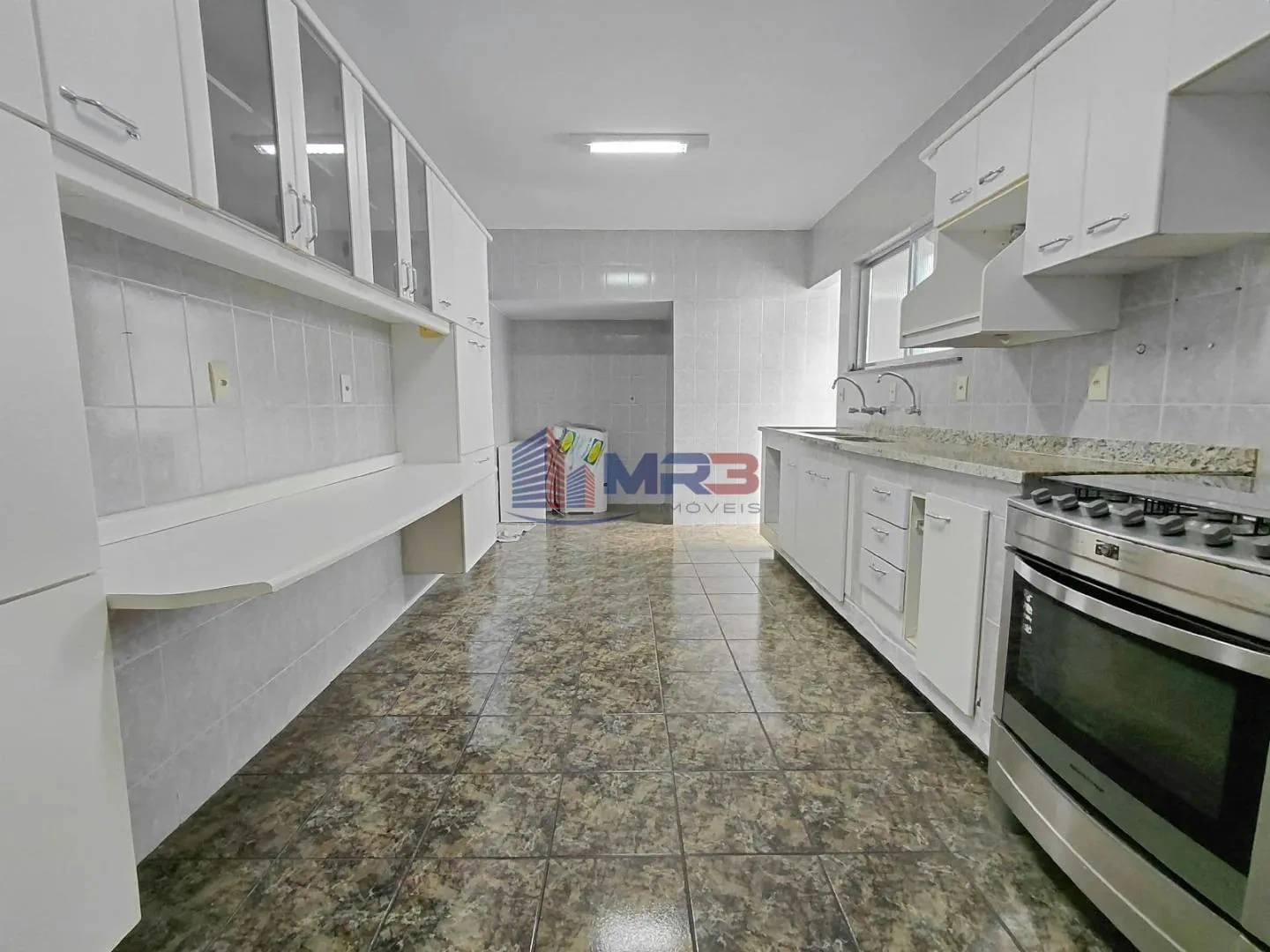 Квартира с 3 спальнями, оборудованной кухней и балконом — photo 8