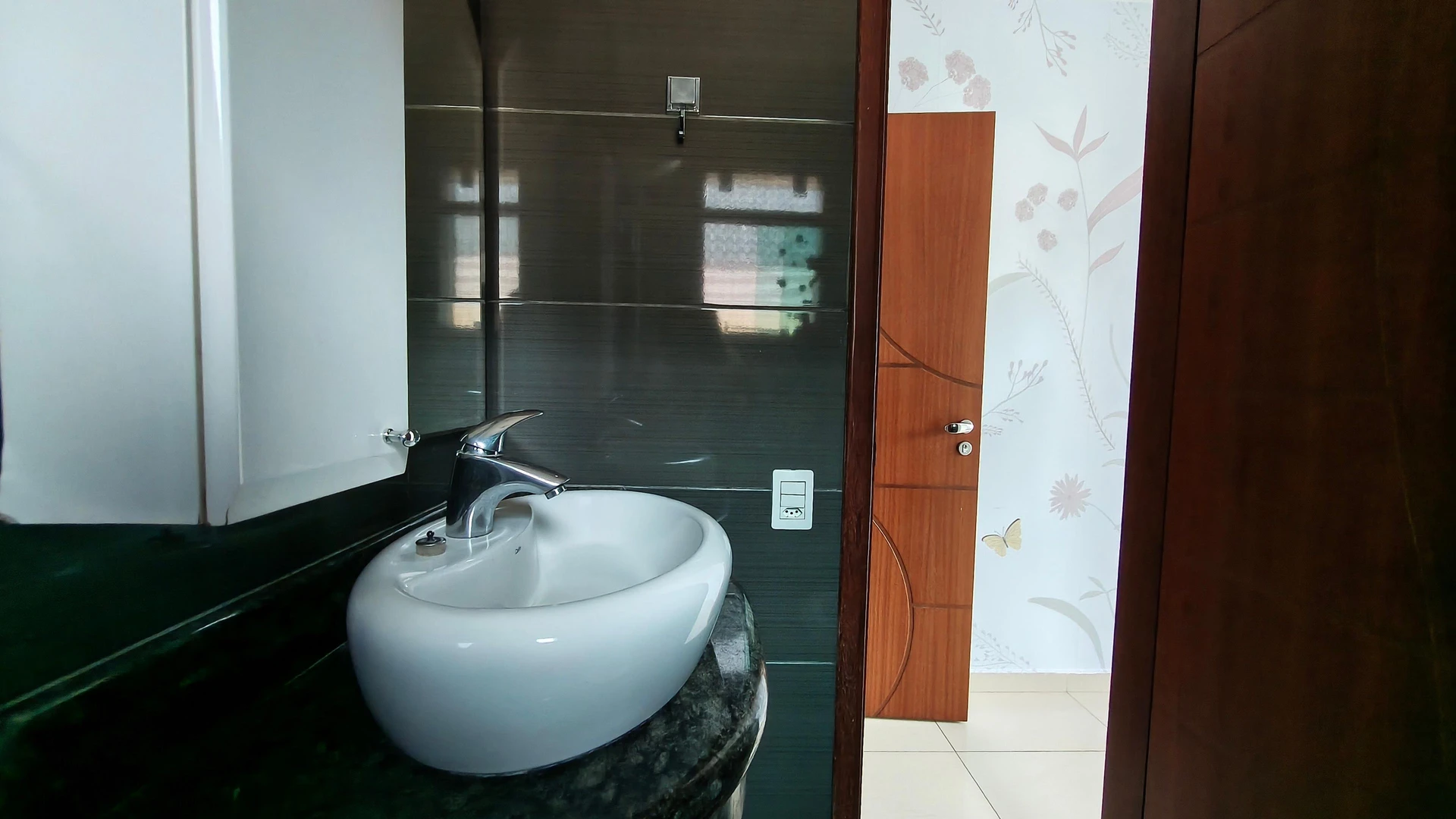 House, 241 m², with floor-to-ceiling windows — photo 50