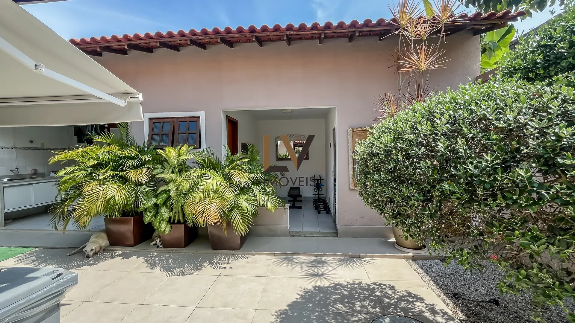 Furnished house with open-plan kitchen, 4 bedrooms and 5 baths — photo 13