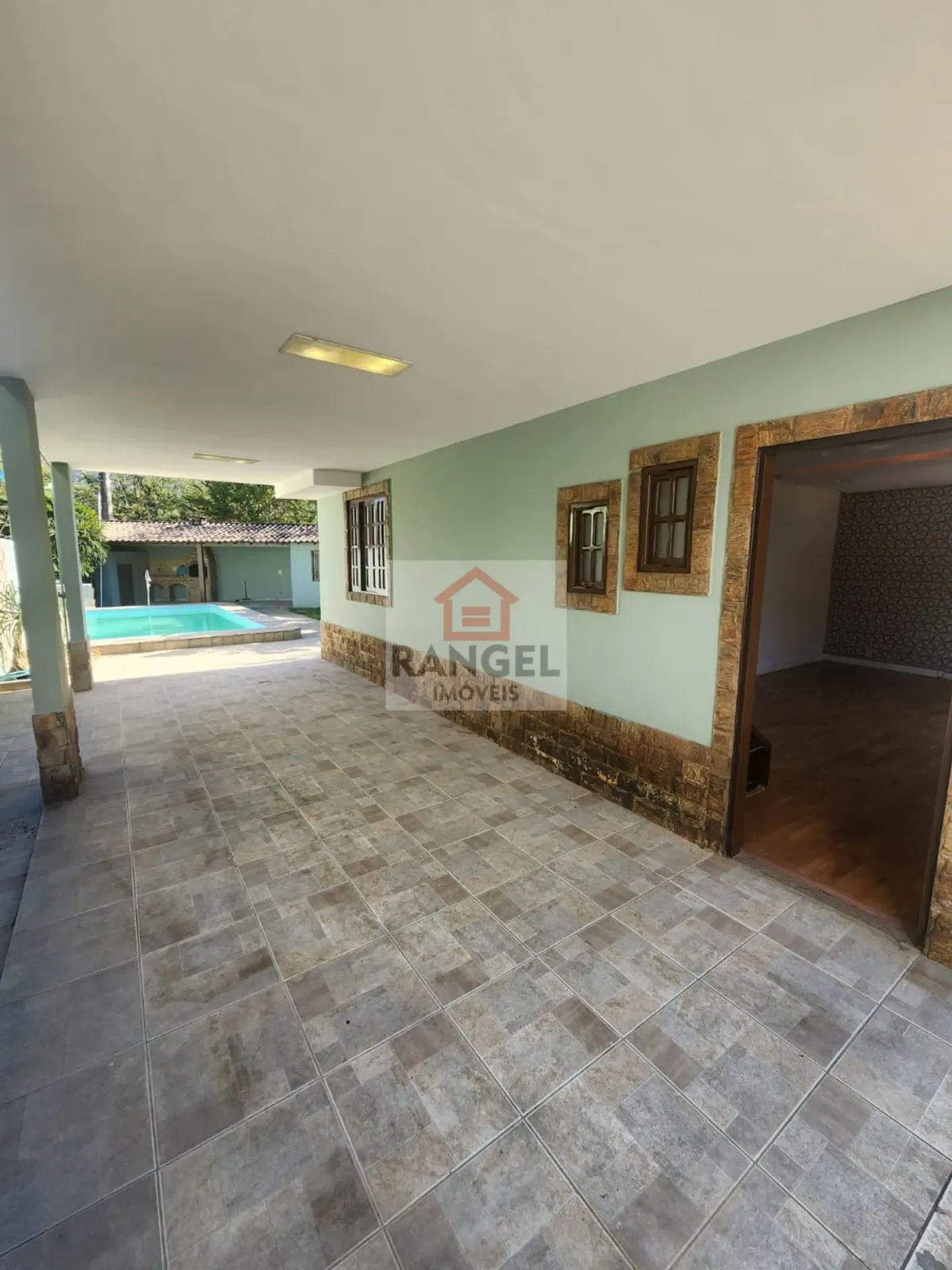 Condominium house with 5 bedrooms and 4 bathrooms — photo 21