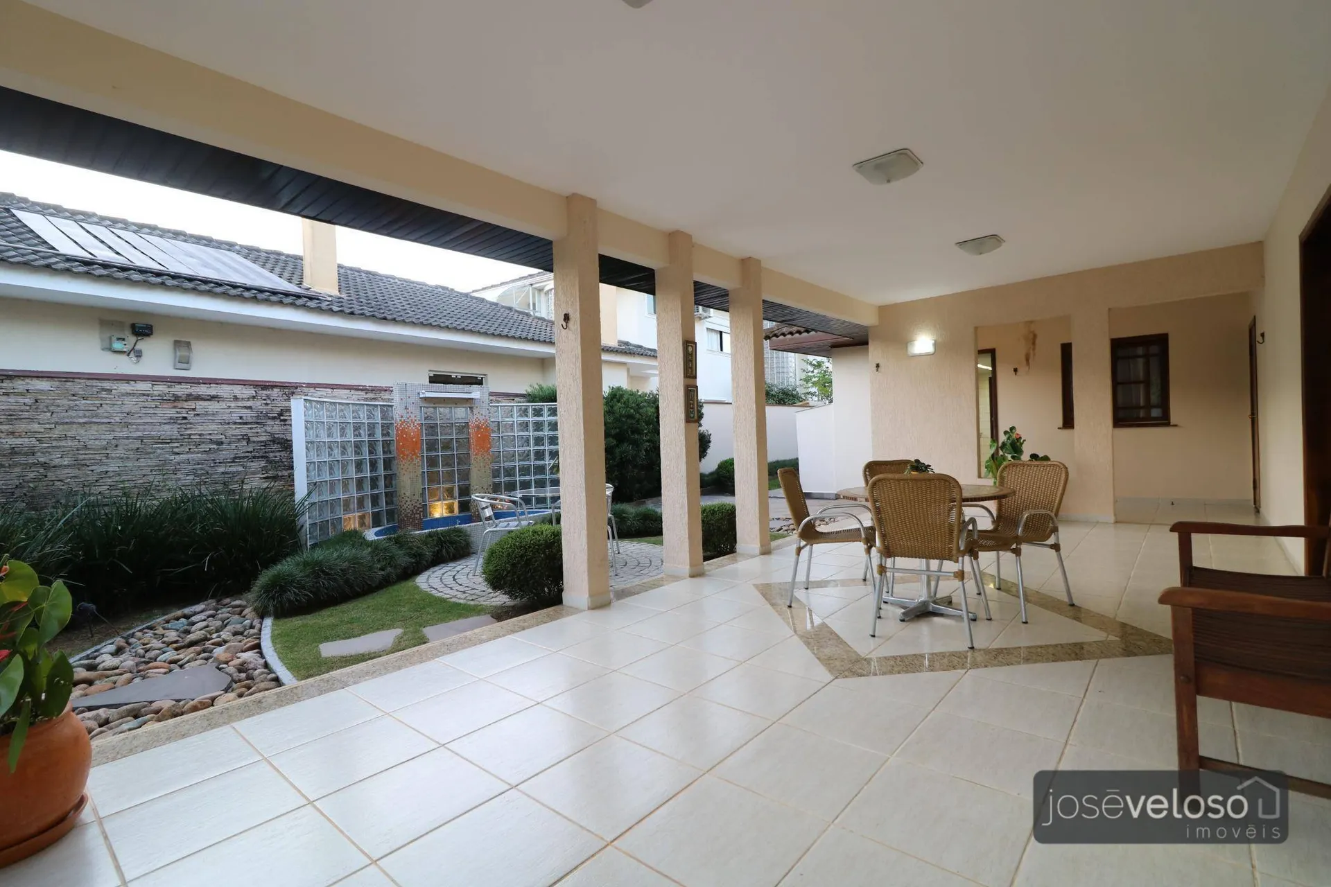 842 m² house with 6 bedrooms and a gas stove — photo 25