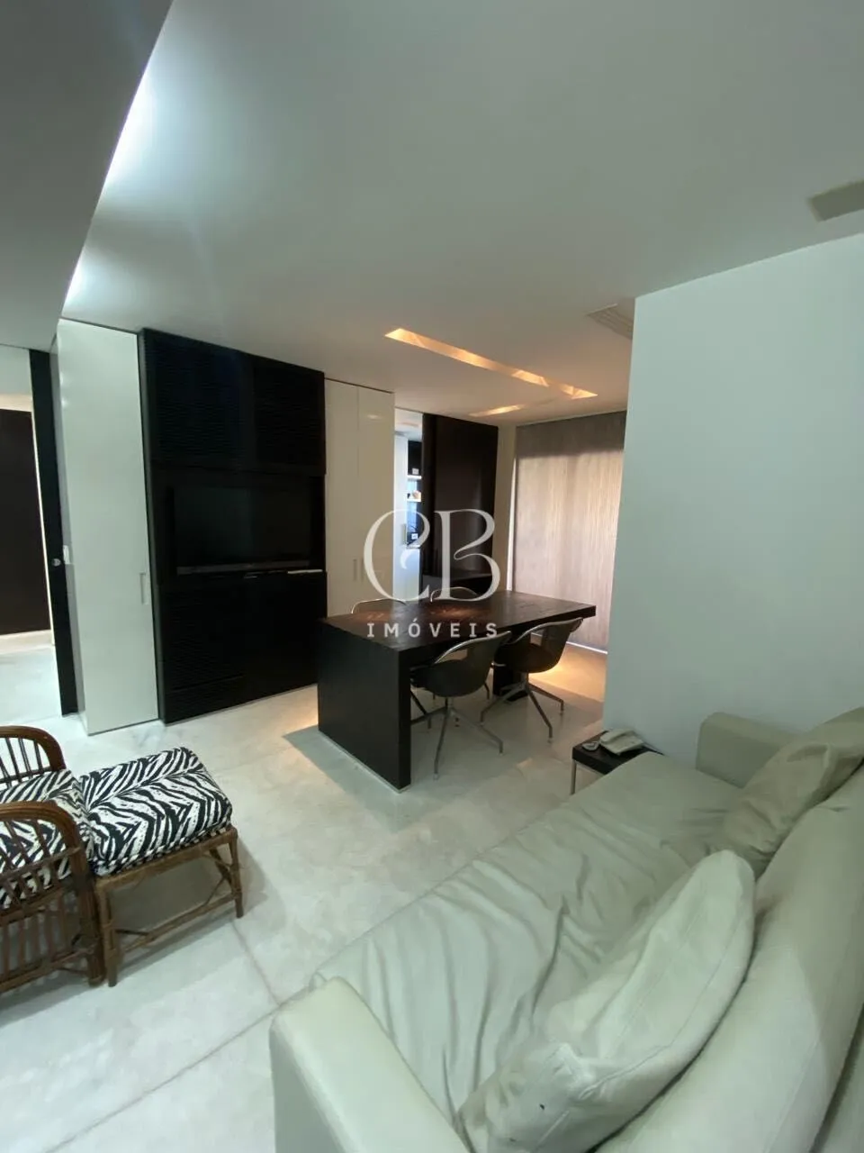 Furnished apartment with 2 bedrooms and open-plan kitchen — photo 3