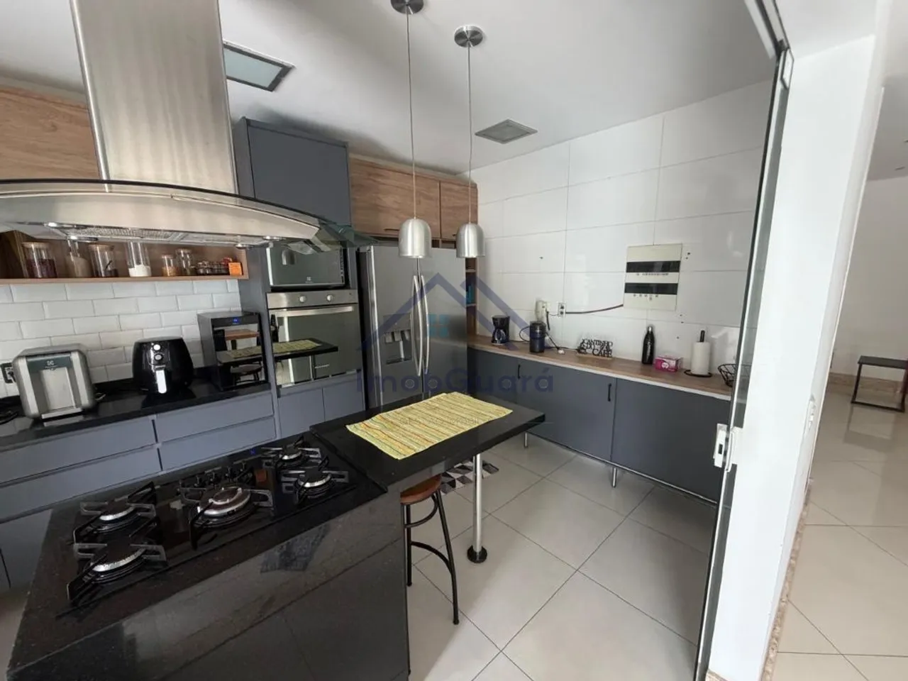 Furnished house with open-plan kitchen and gas stove — photo 8