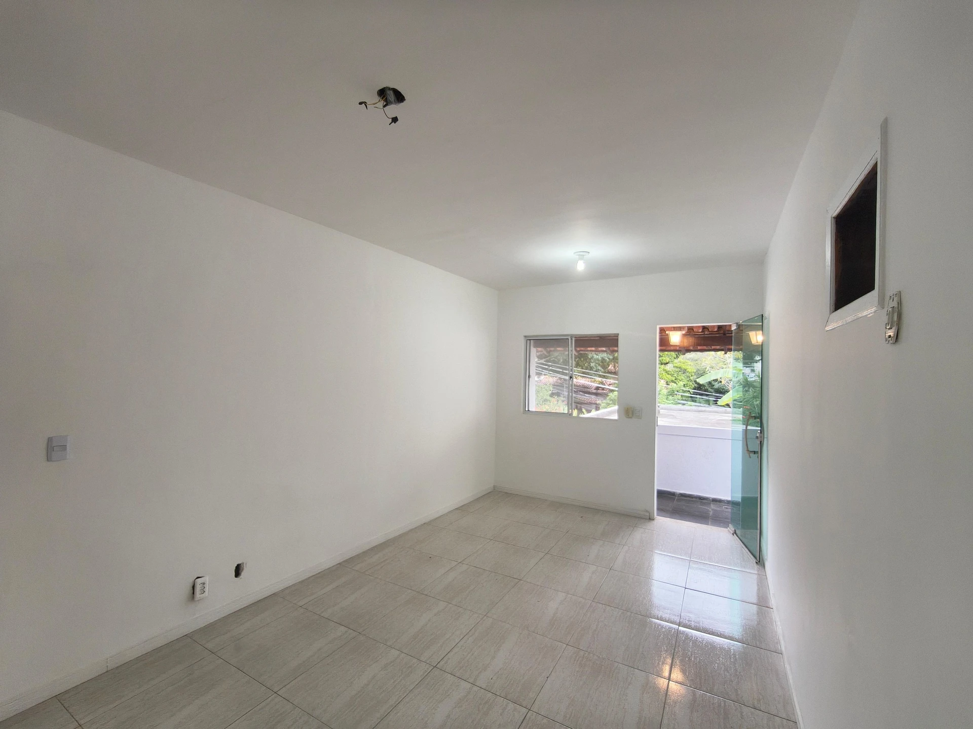House with 3 bedrooms and an enclosed balcony — photo 43