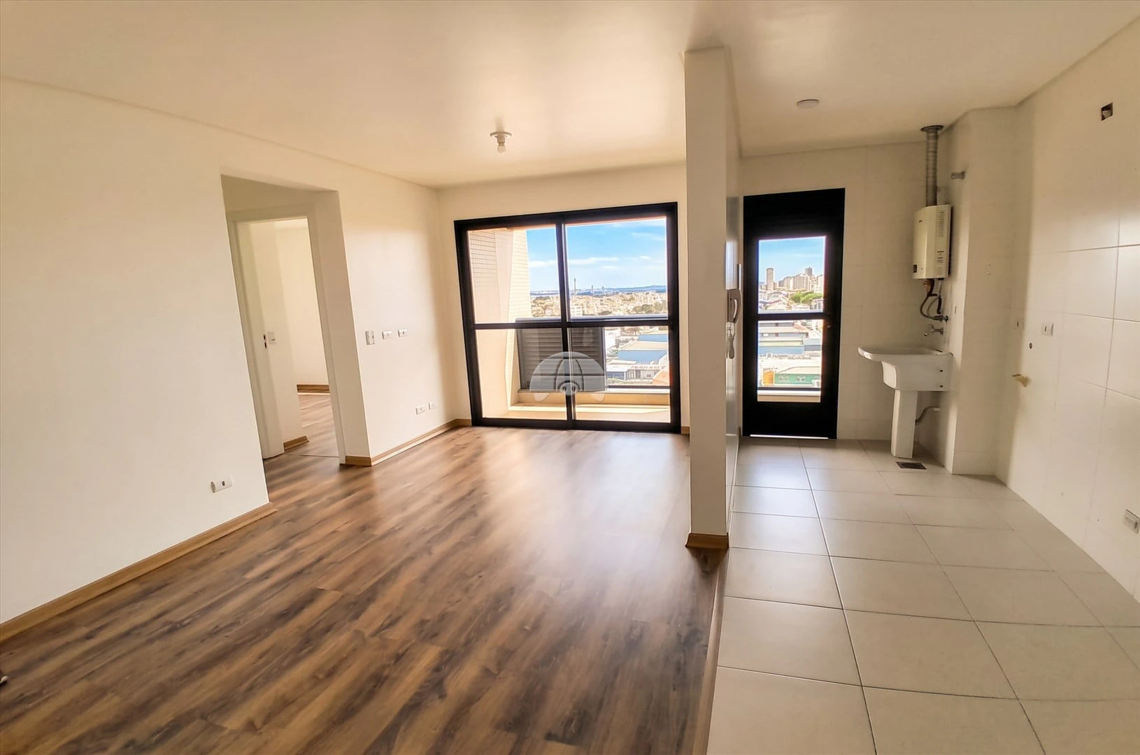 2-bedroom apartment with a grill on the balcony in Curitiba — photo 7
