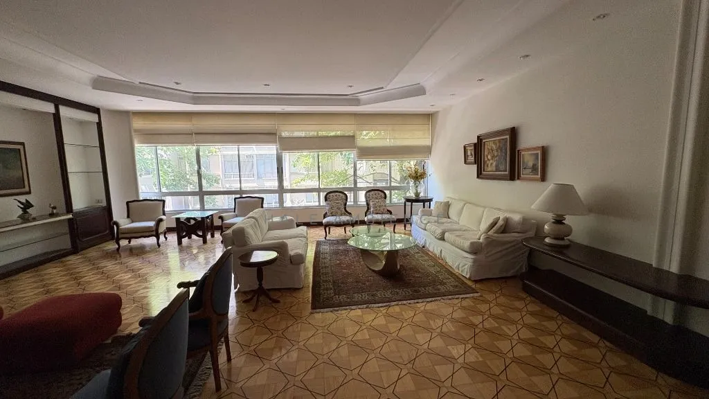4-bedroom apartment with 4 bathrooms and 350 m² — photo 2