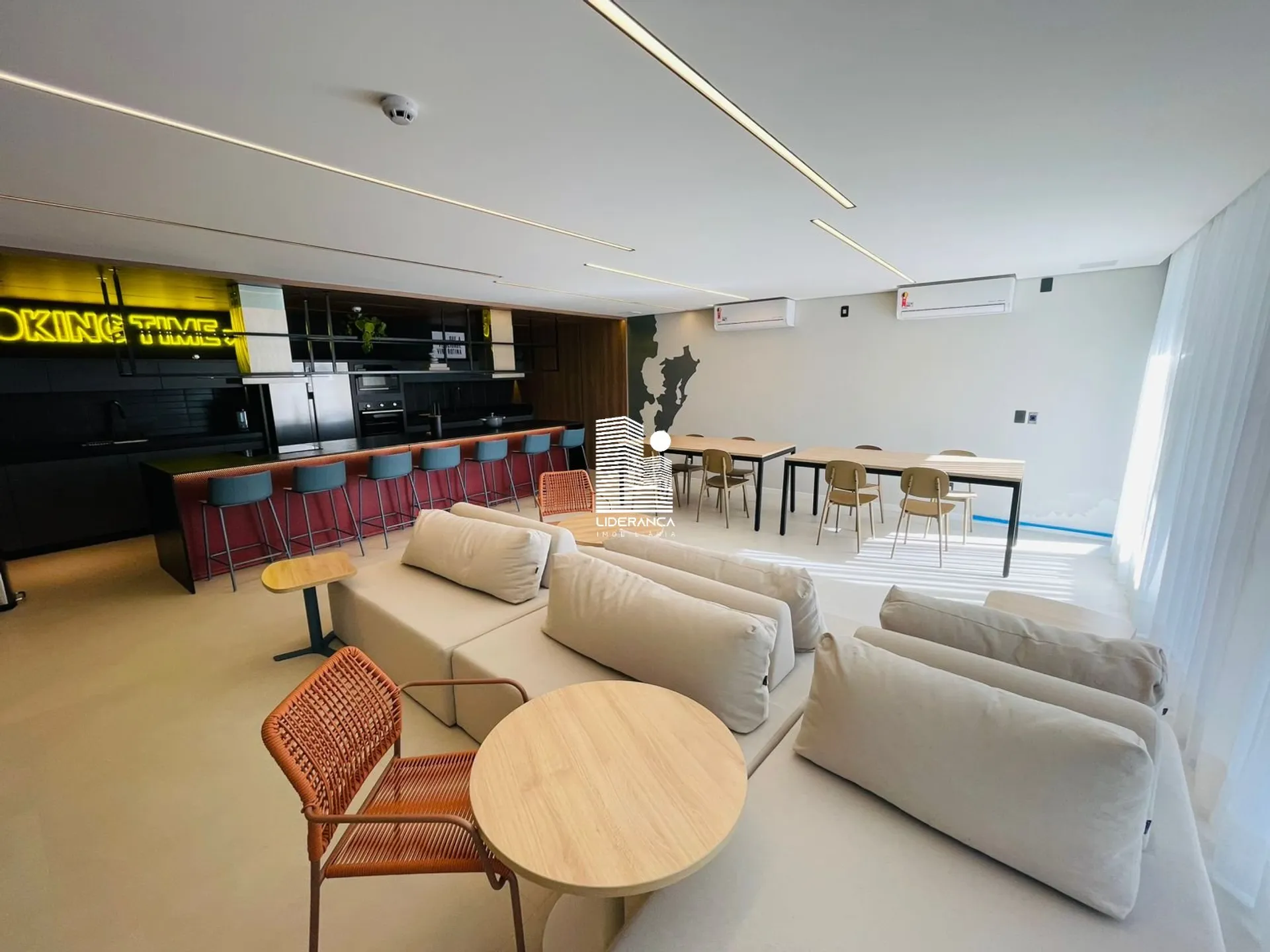Floor-to-ceiling windows in a one-bedroom apartment, 17 m² — photo 25
