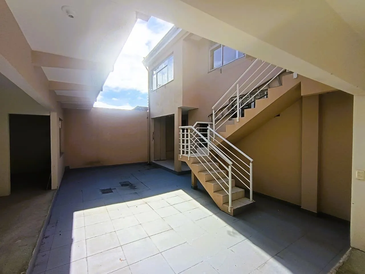 House with 4 bedrooms and private BBQ 454 m² — photo 24