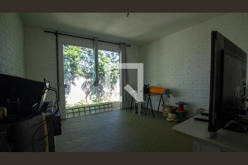 Furnished house with 5 bedrooms and 2100 m² — photo 35