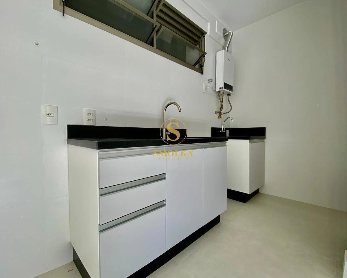 Studio in a building with a pool — photo 28