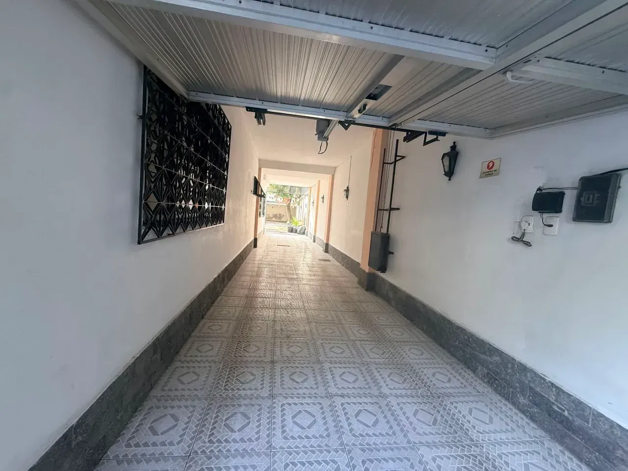 Casa comercial sem mobília com 3 quartos e 4 banheiros — photo 17