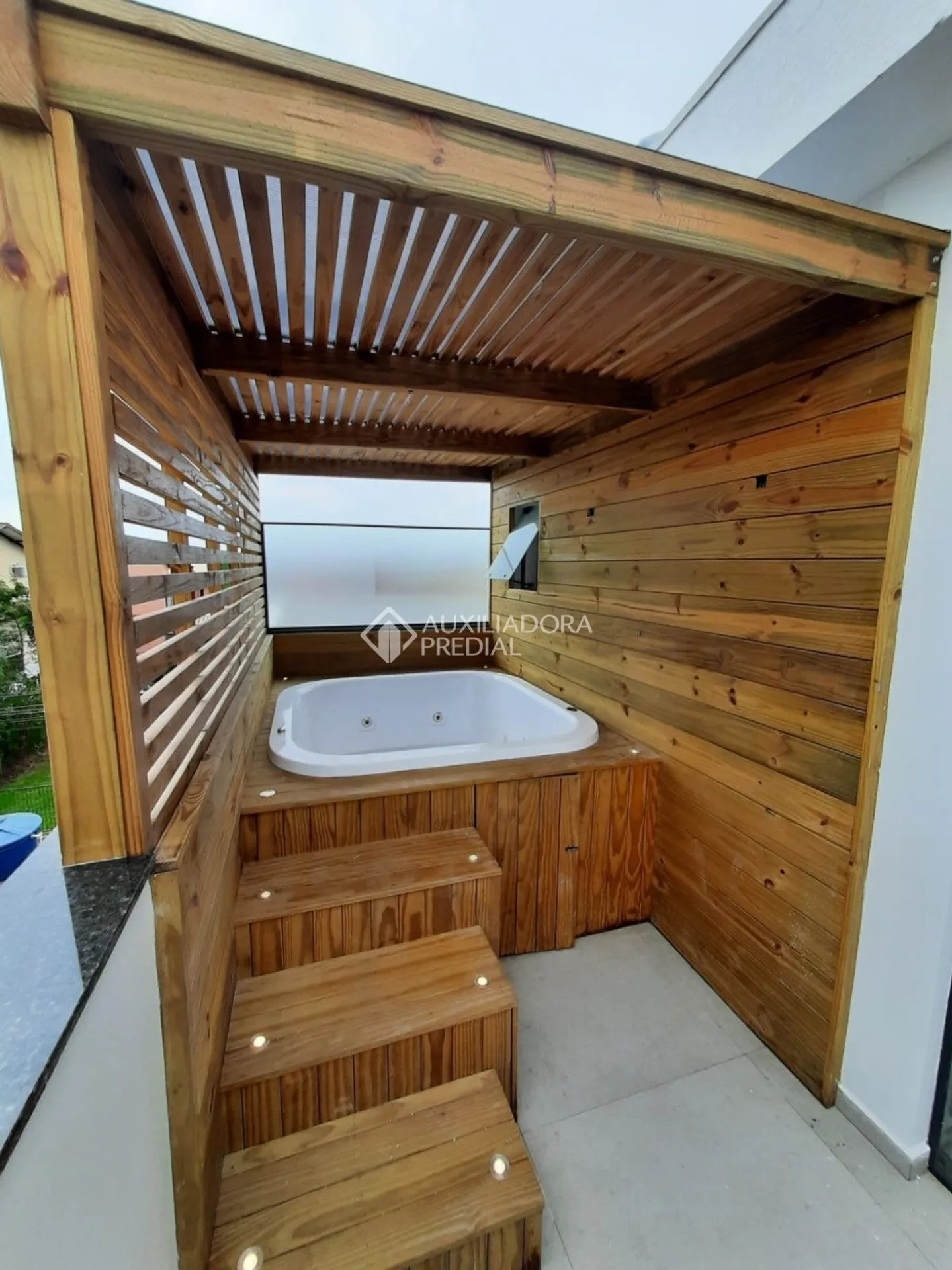 Apartment on the 1st floor with a grill on the balcony — photo 11