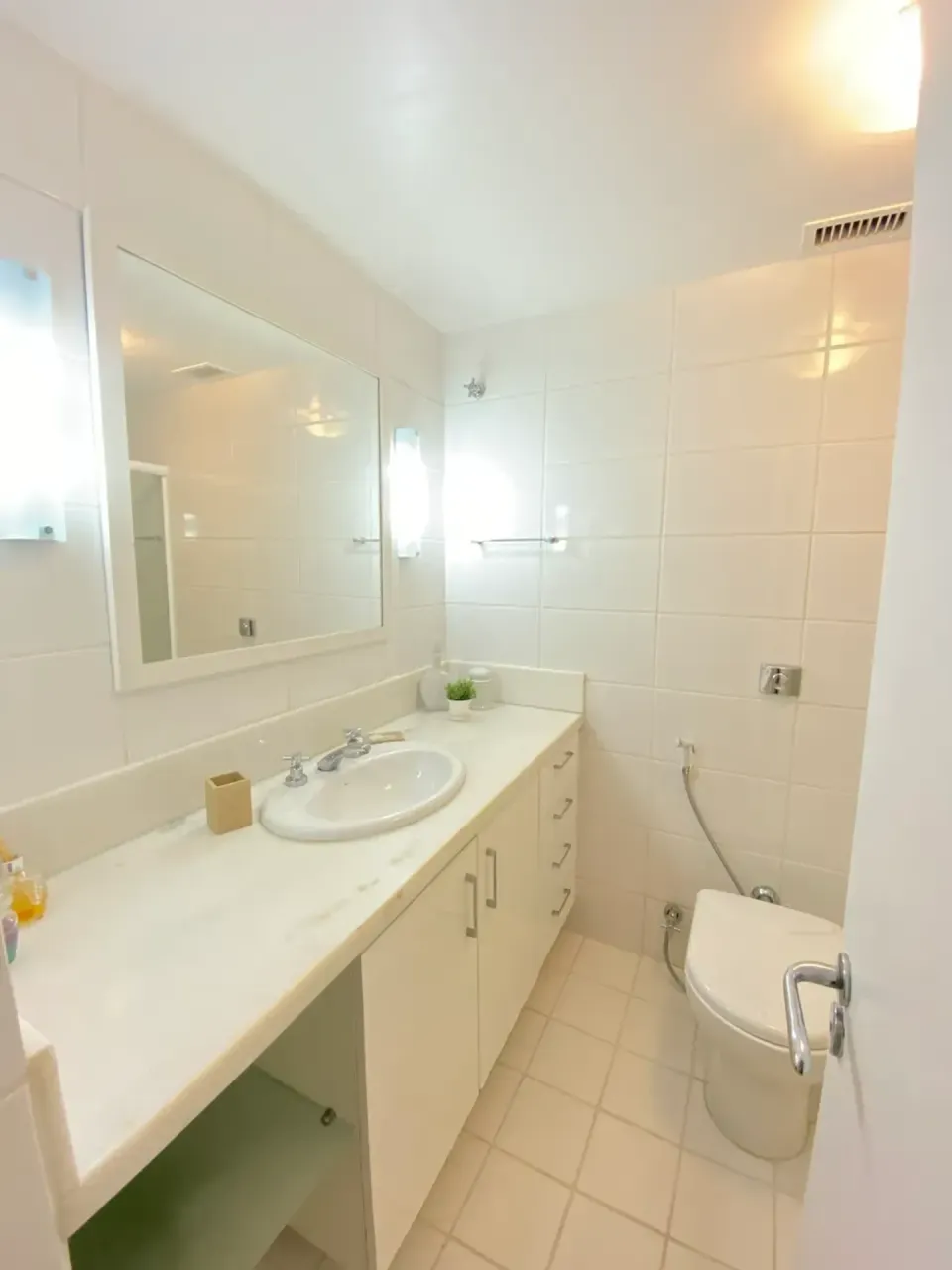 Furnished 2-bedroom apartment with 2 bathrooms — photo 17