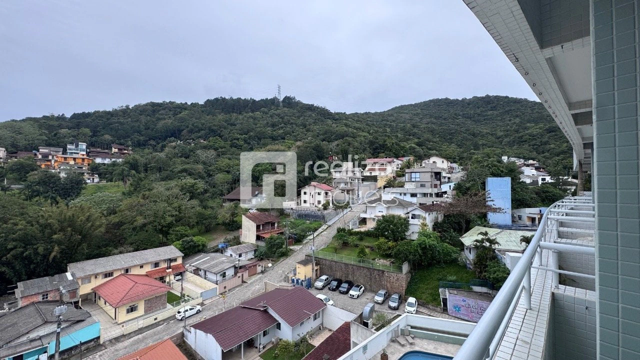 One-bedroom apartment with a mountain view — photo 23
