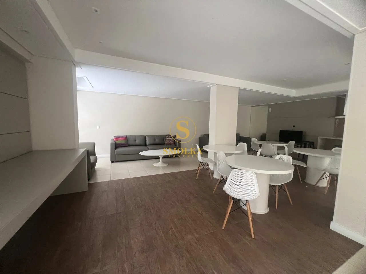 98 m² apartment with an open-plan kitchen and parking — photo 26