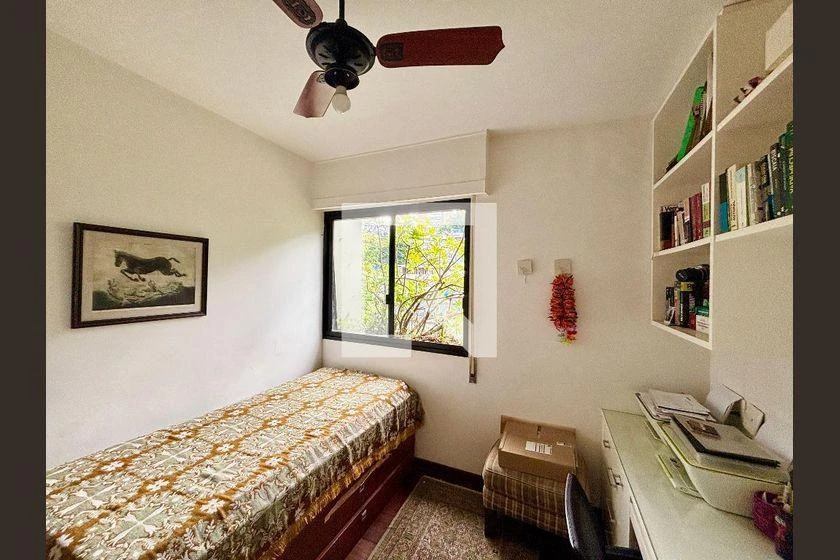Apartment with 4 bedrooms and an en-suite bathroom — photo 41