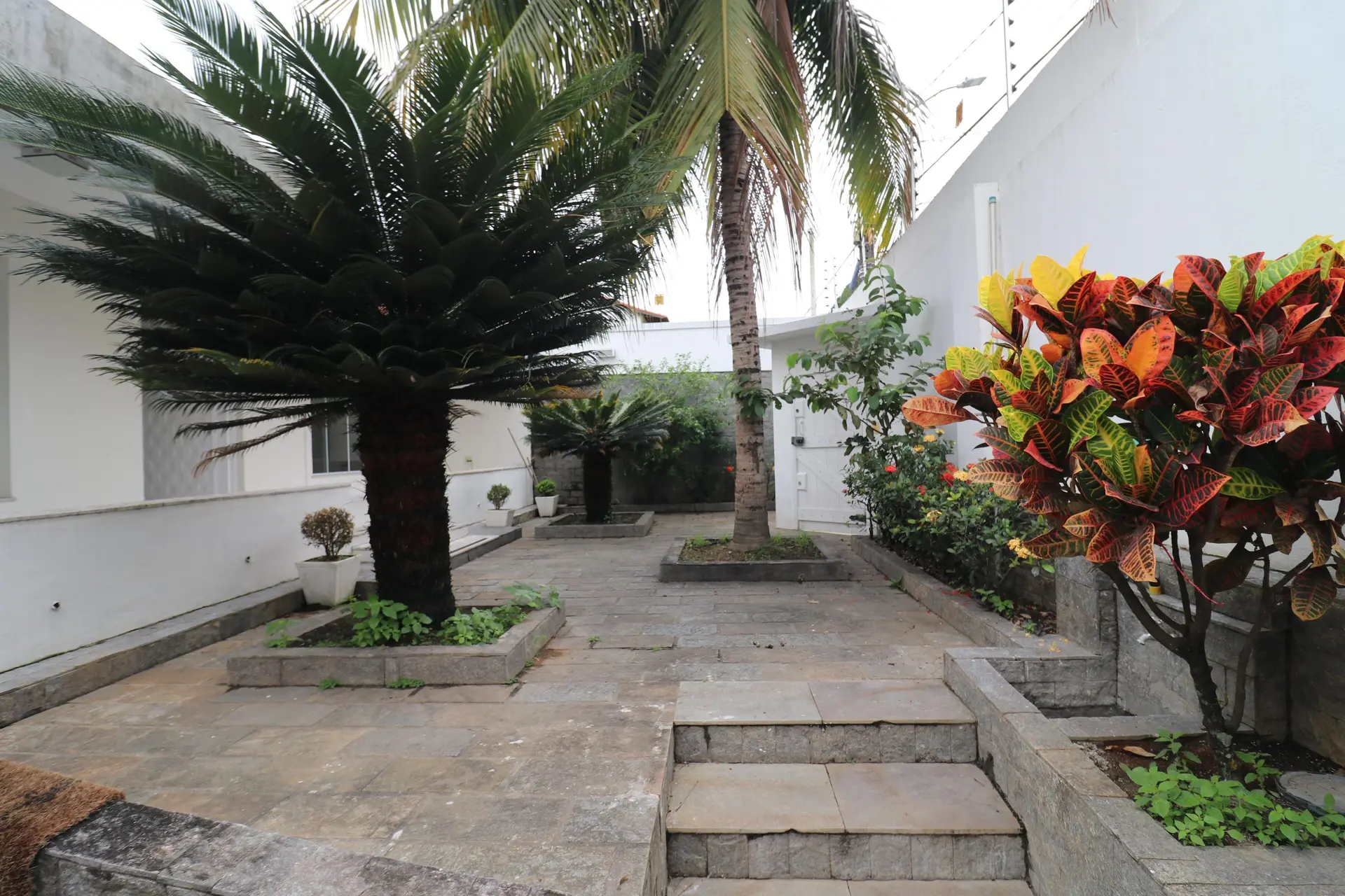 Vestidor y 5 dormitorios: casa de 420 m² — photo 105