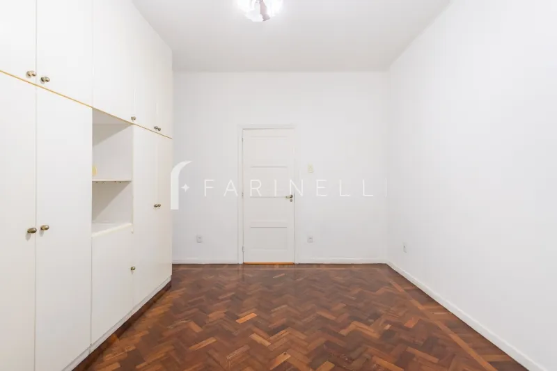 Home office in a 4-bedroom apartment, 196 m² — photo 10