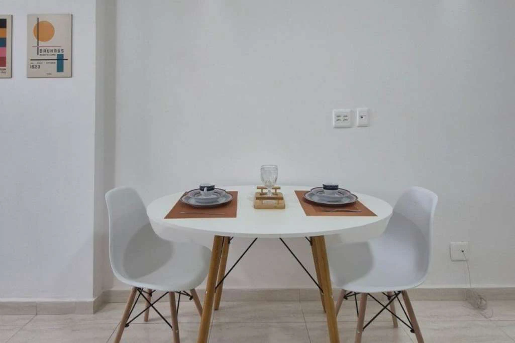 1-bedroom apartment with 24-hour concierge — photo 6