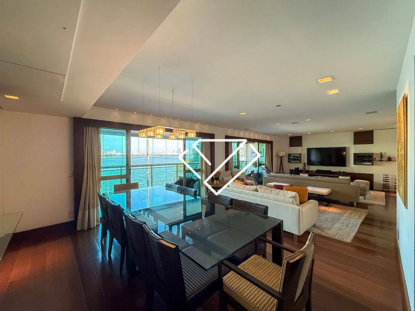 Furnished apartment with 4 en-suites and 258 m² — photo 18