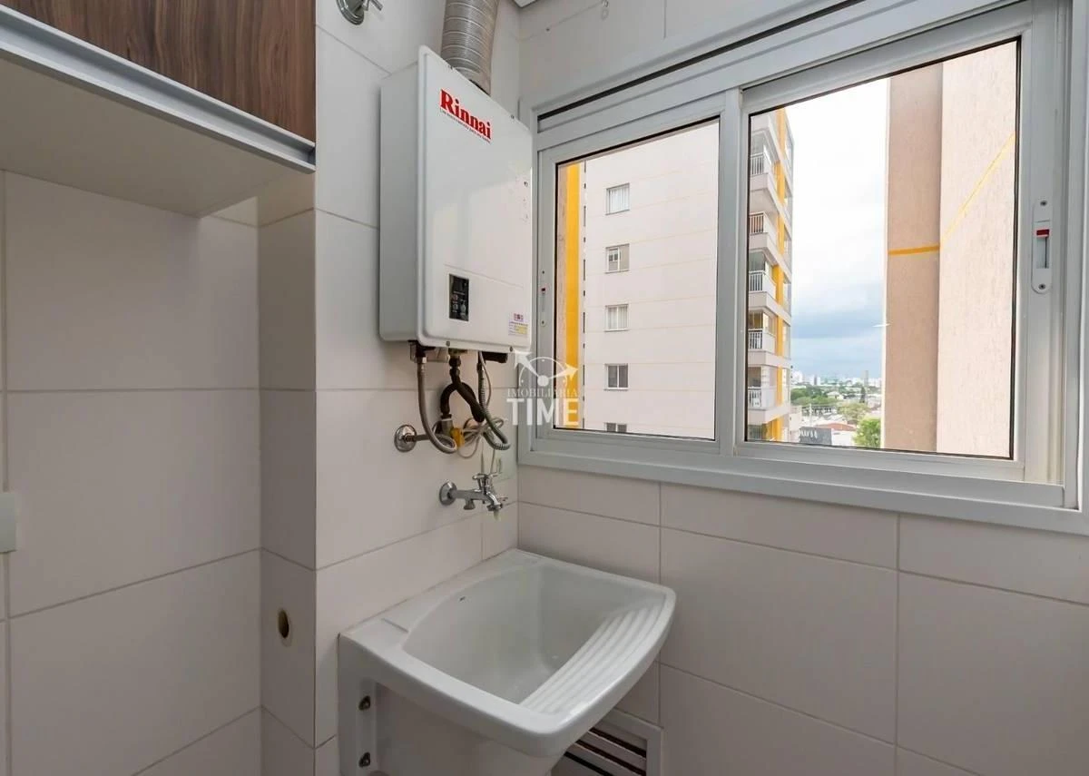 Wood or laminate floors in a 3-bedroom apartment, 69 m² — photo 32