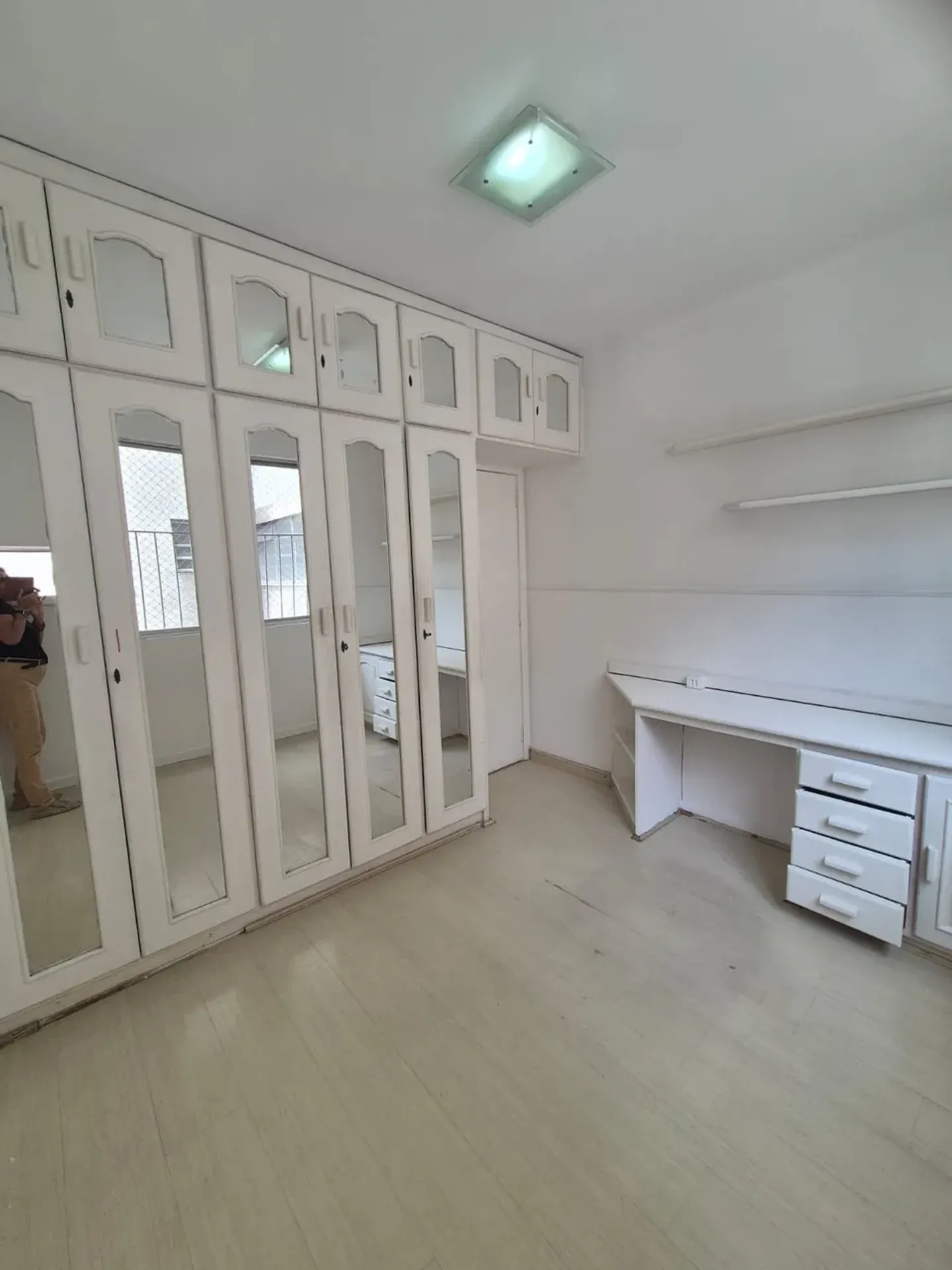 140 m² apartment with a bathtub and a home office — photo 5