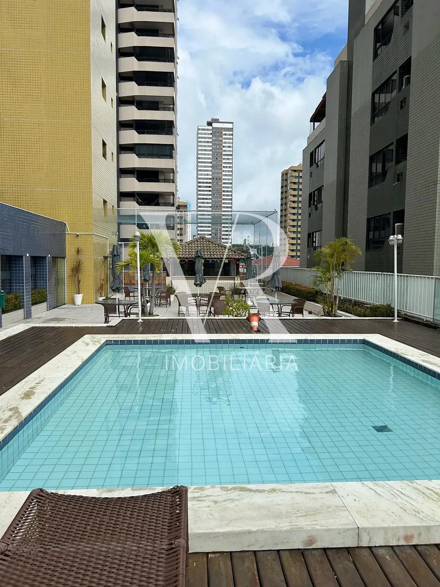 3-bedroom apartment with a private BBQ on the balcony — photo 7