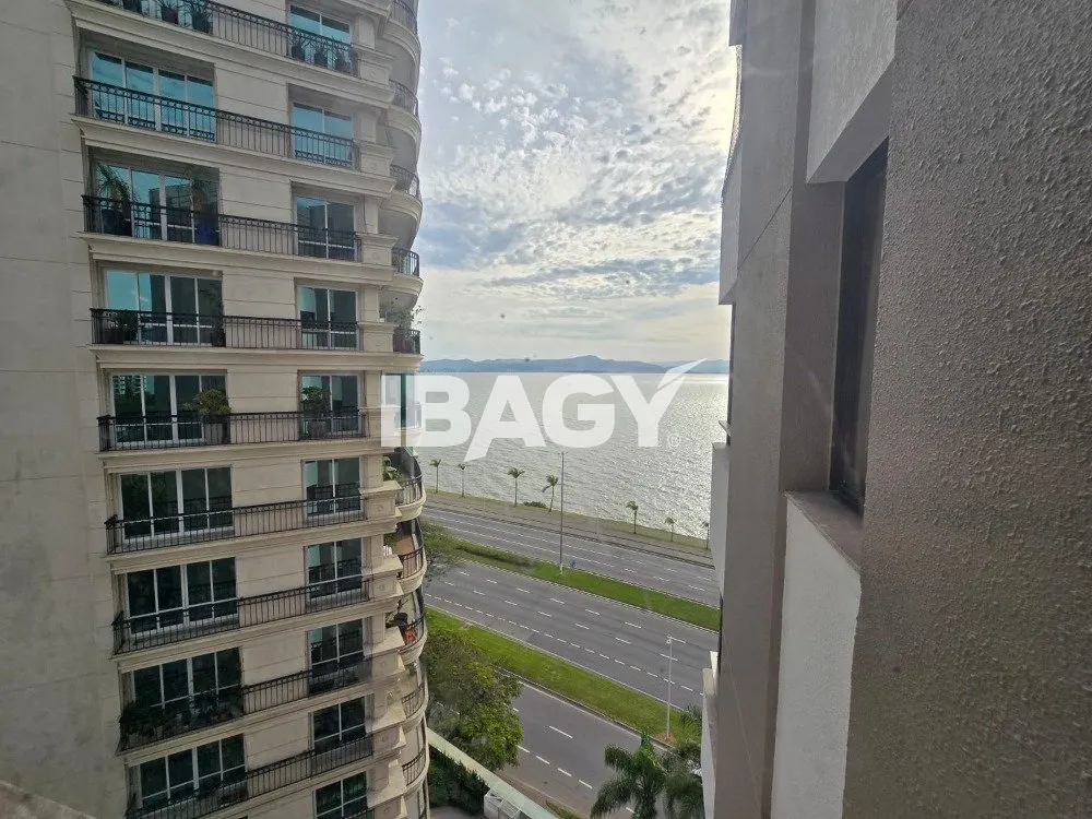 Furnished 512 m² apartment with a enclosed balcony — photo 15