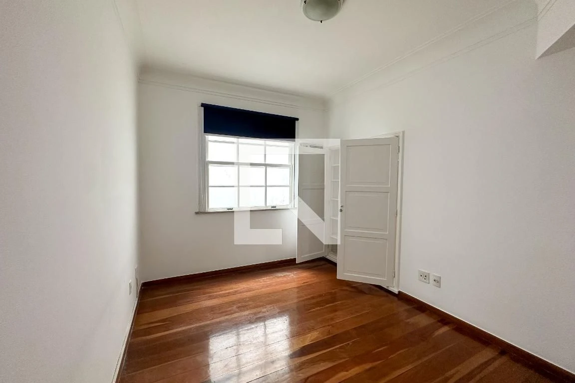 Apartamento com 4 quartos e sala de estar, 3 banheiros — photo 27