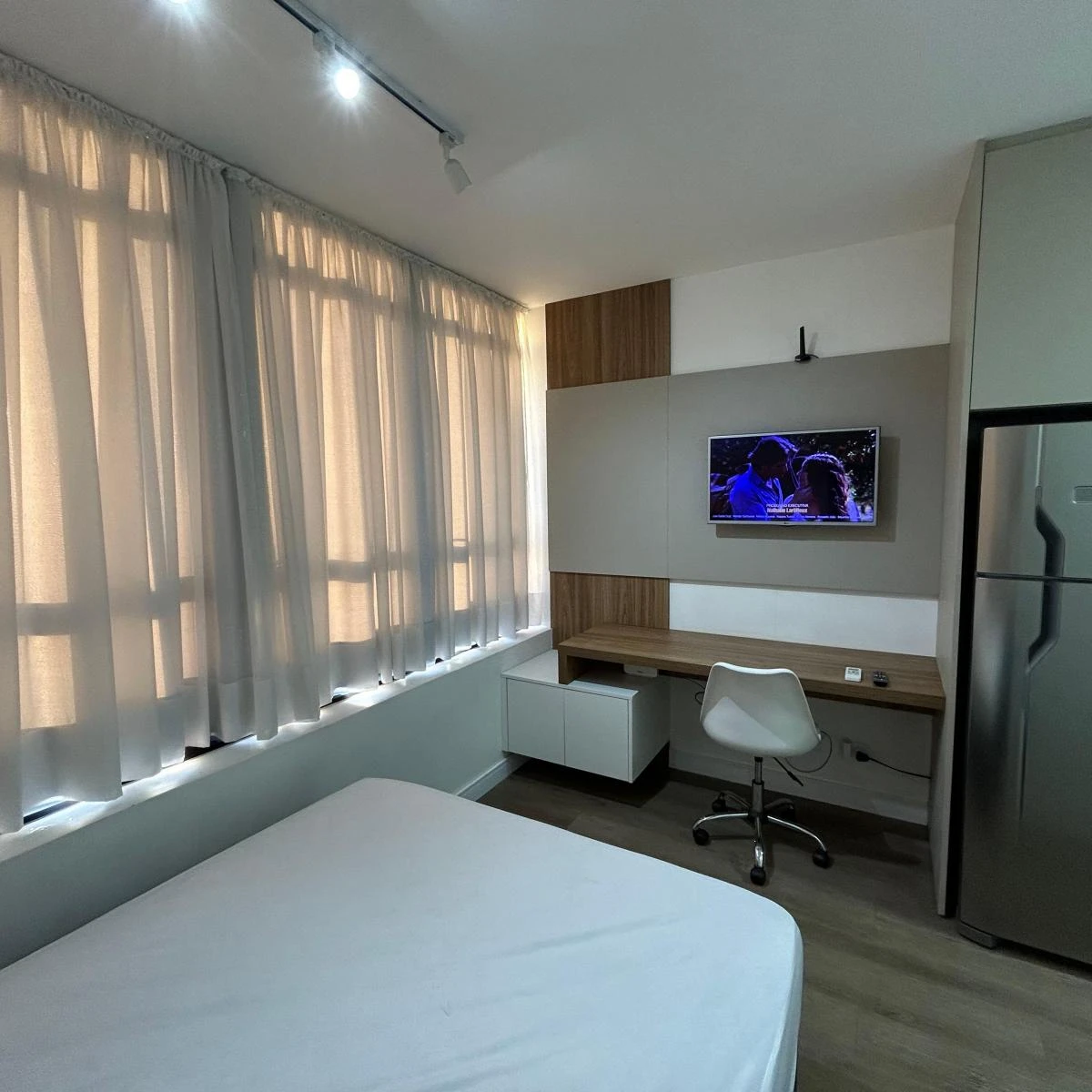 Floor-to-ceiling windows in a one-bedroom apartment, 45 m² — photo 6