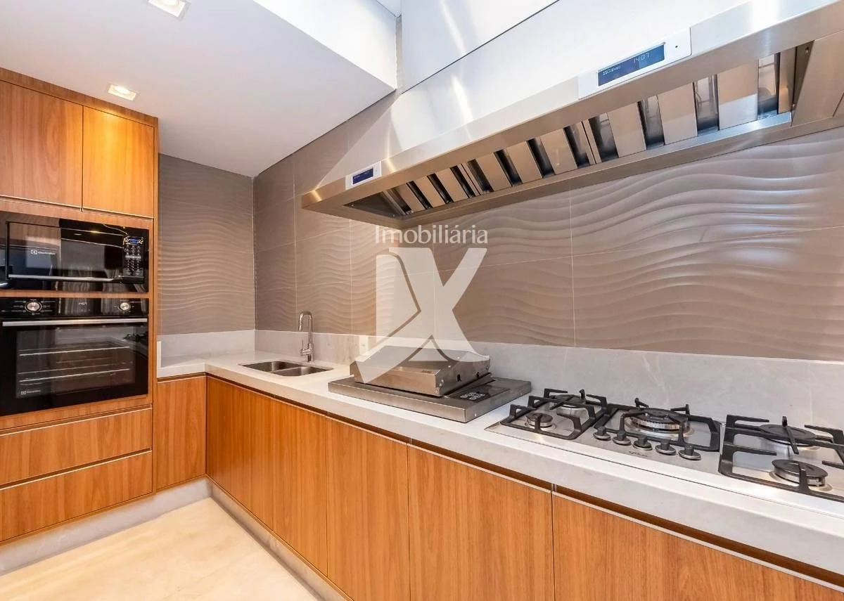 2-bedroom apartment, 1 with its own bathroom, 152 m²