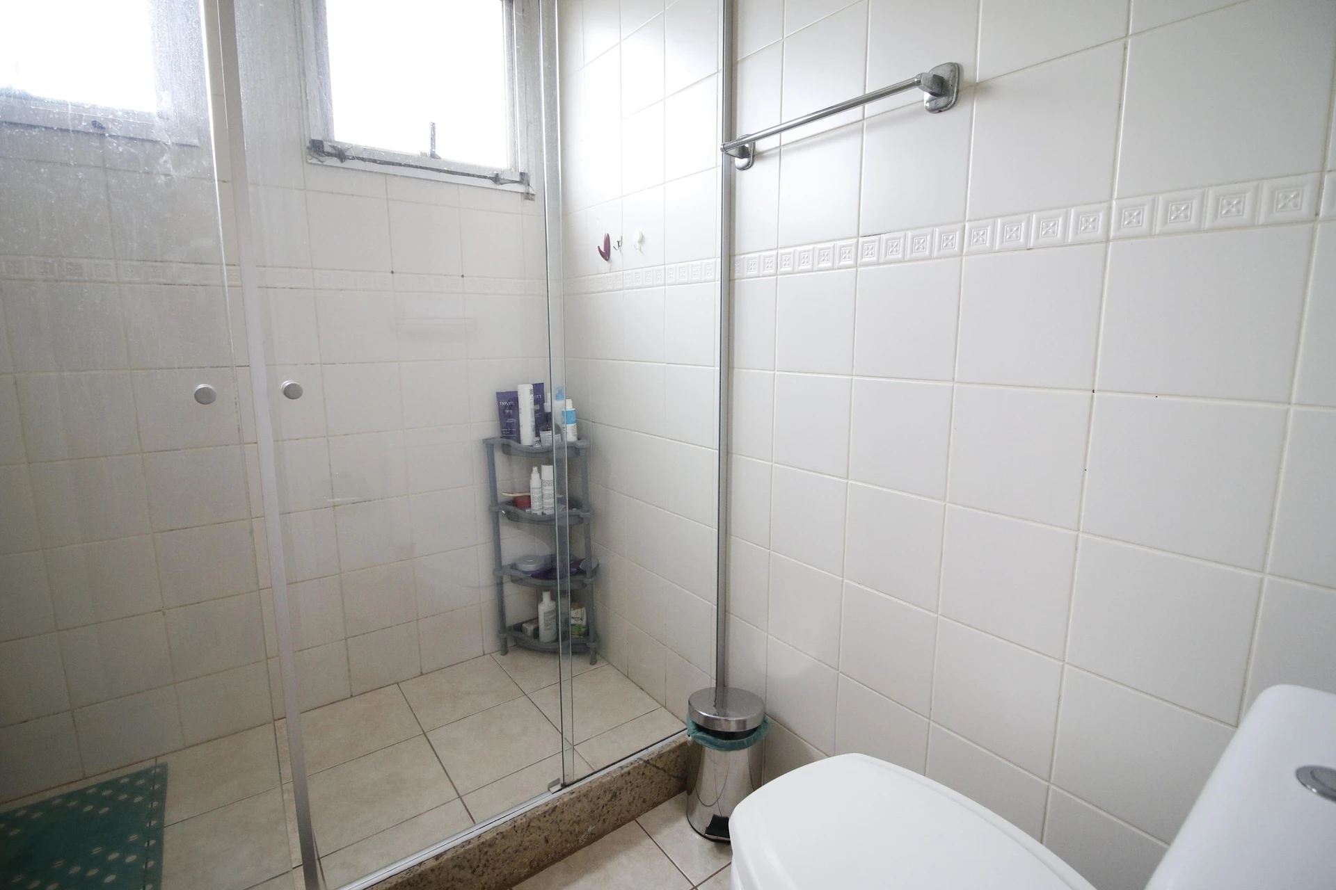 Furnished 3-bedroom apartment with balcony and pool — photo 23