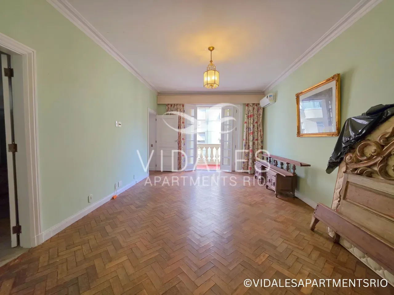 Unfurnished 4-bedroom apartment with a glassed-in balcony — photo 7