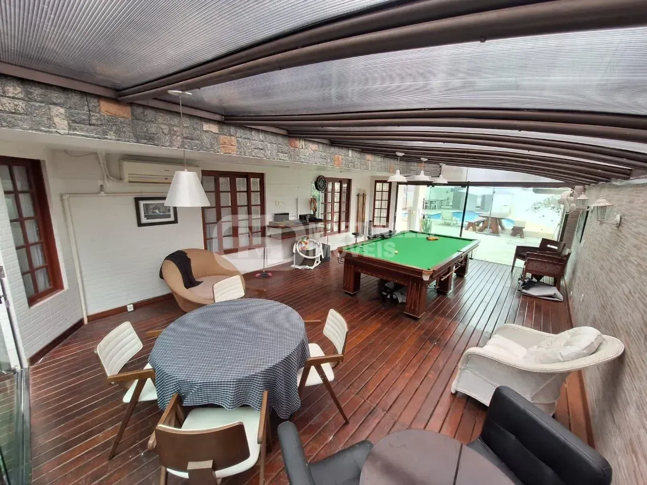 House with 5 bedrooms, all suites, plus shared pool — photo 8