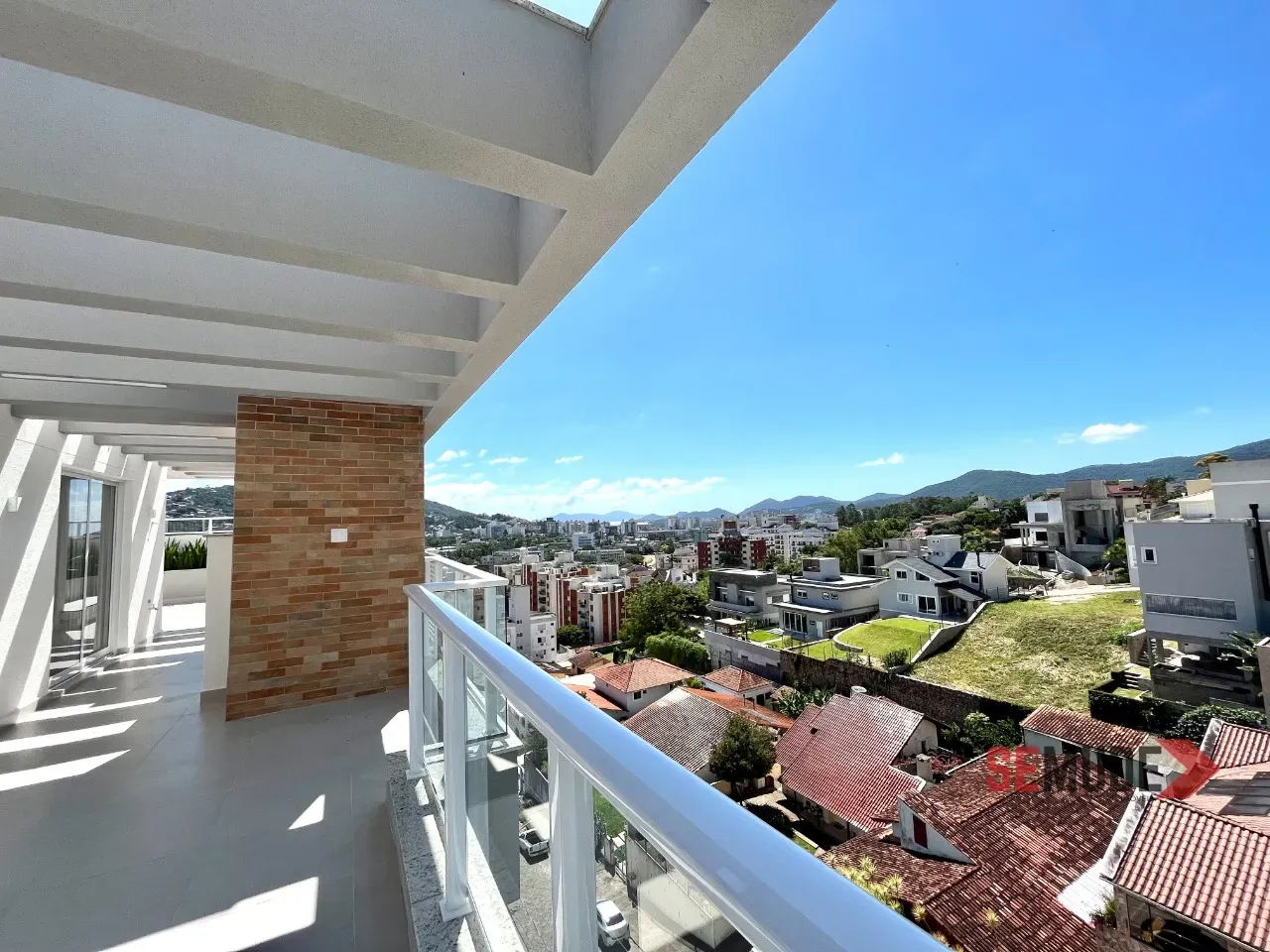 Furnished 1-bedroom apartment with a balcony grill — photo 28