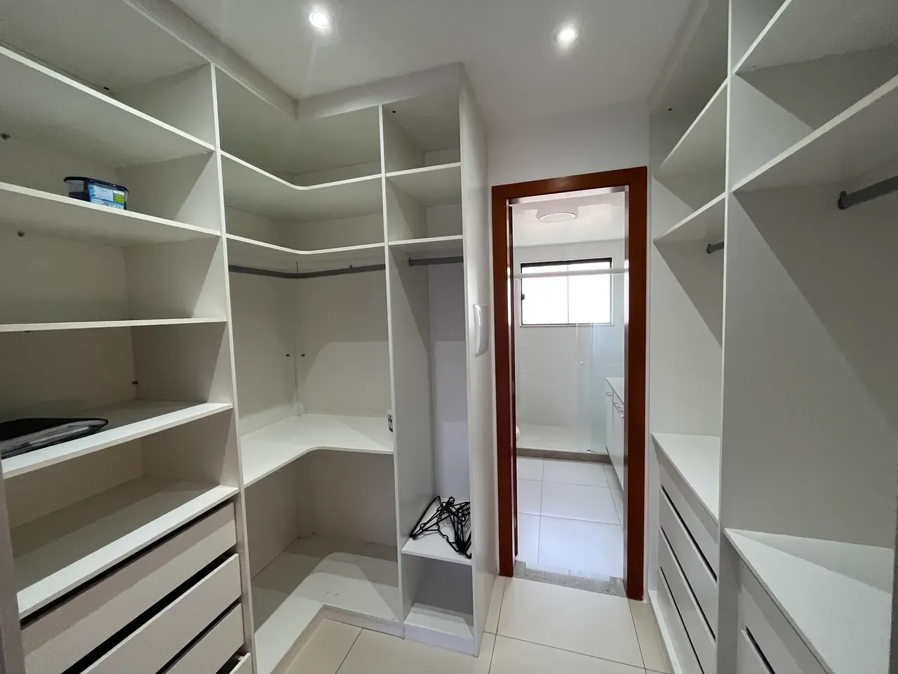 180 m² house with a walk-in closet and a mountain view — photo 29
