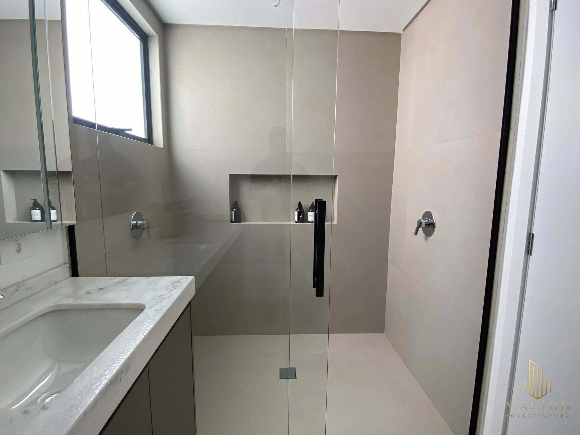 Дом в закрытом комплексе с 3 спальнями и садом — photo 34