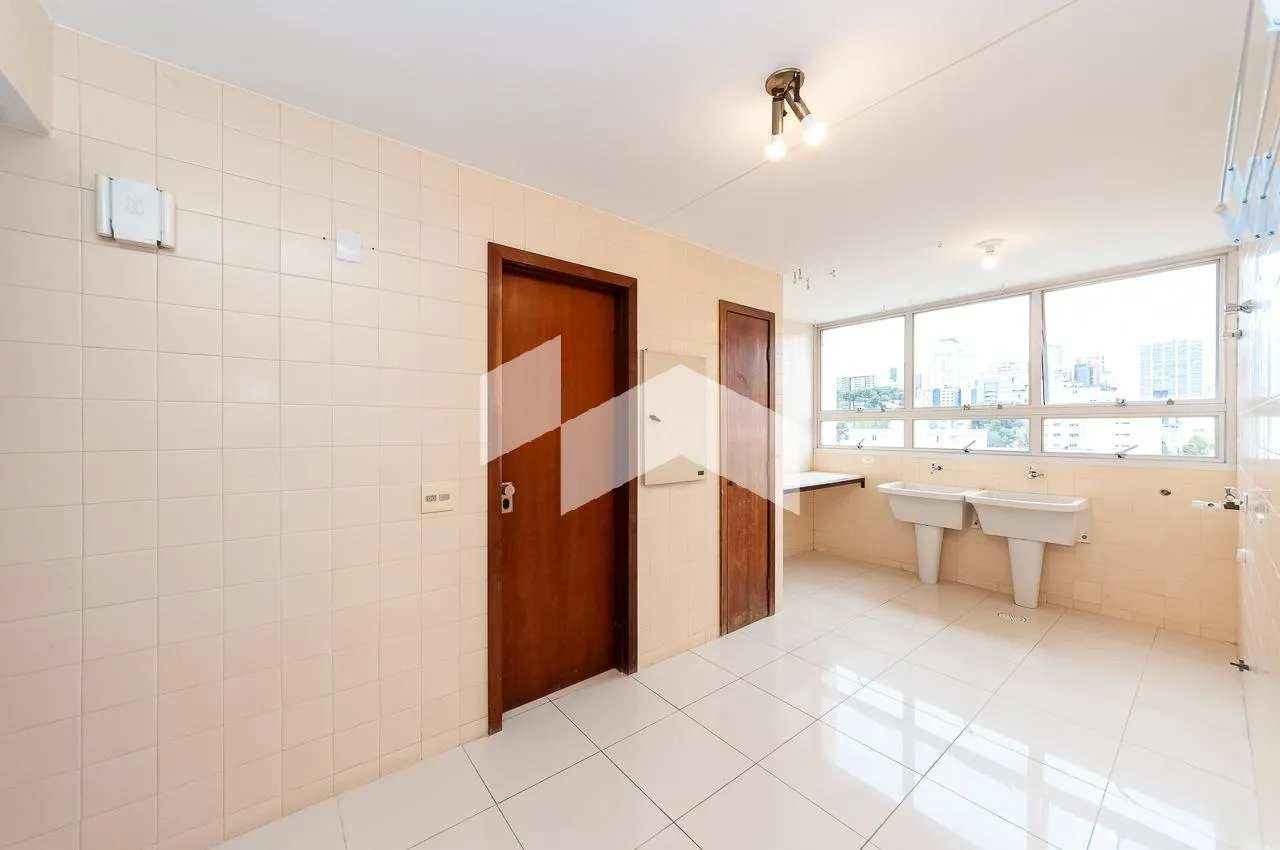 380 m² apartment with private laundry area — photo 44
