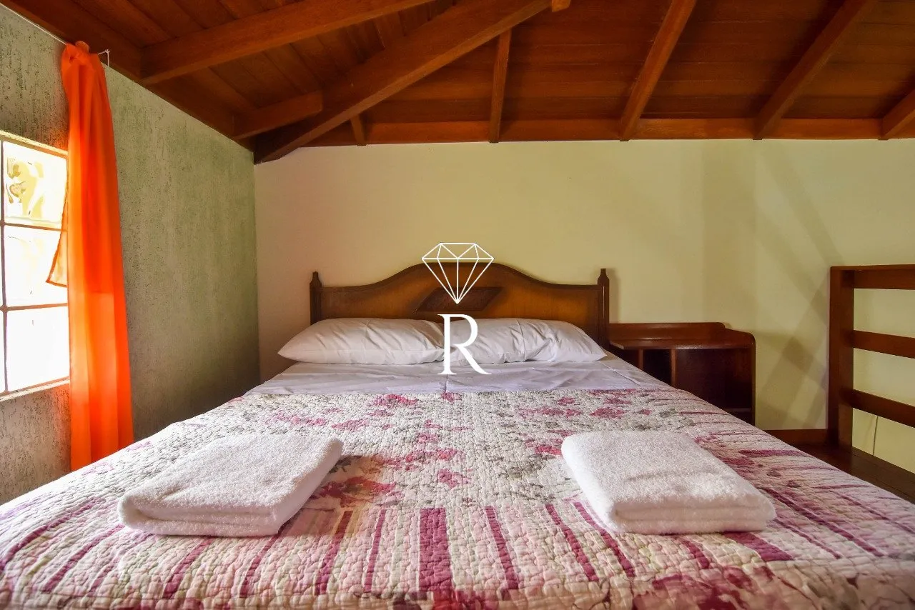 Casa tipo sítio con 4 dormitorios y 6 plazas de aparcamiento — photo 13
